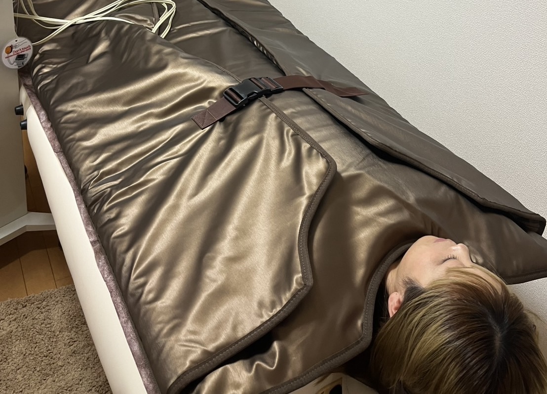 ホットEMSで肩こり改善の施術