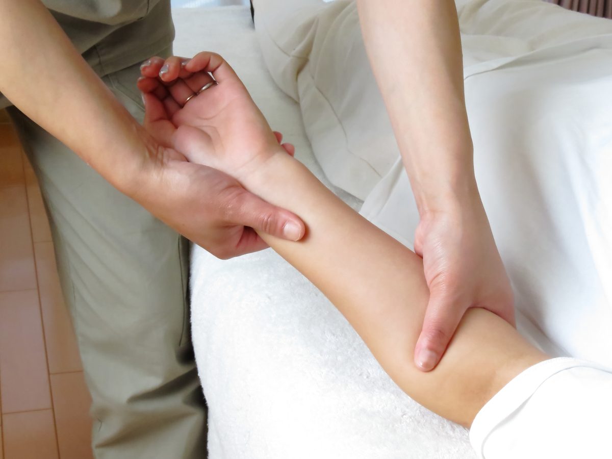 産後骨盤矯正の施術